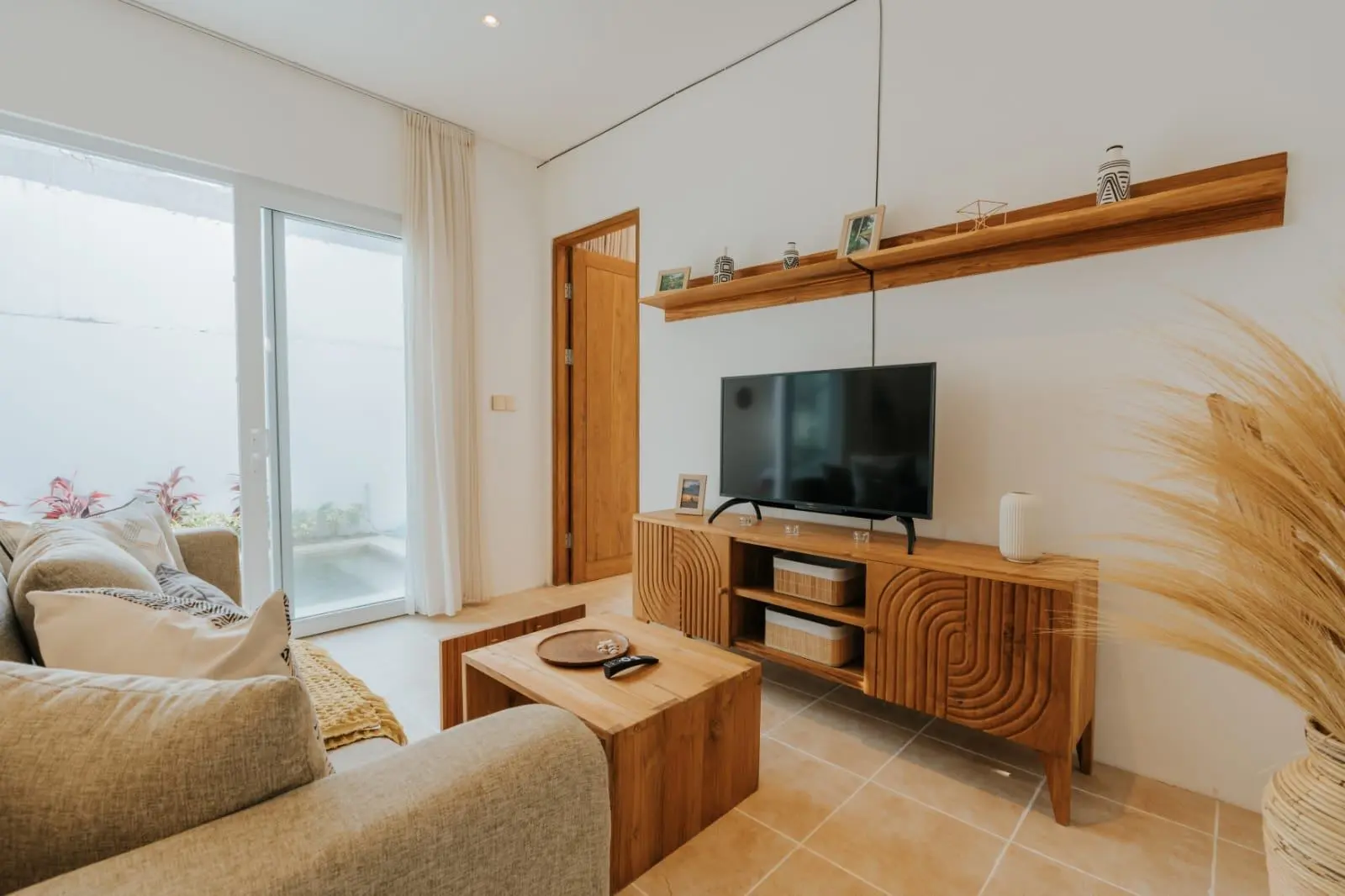 Stylish modern villa Cemagi — image 2
