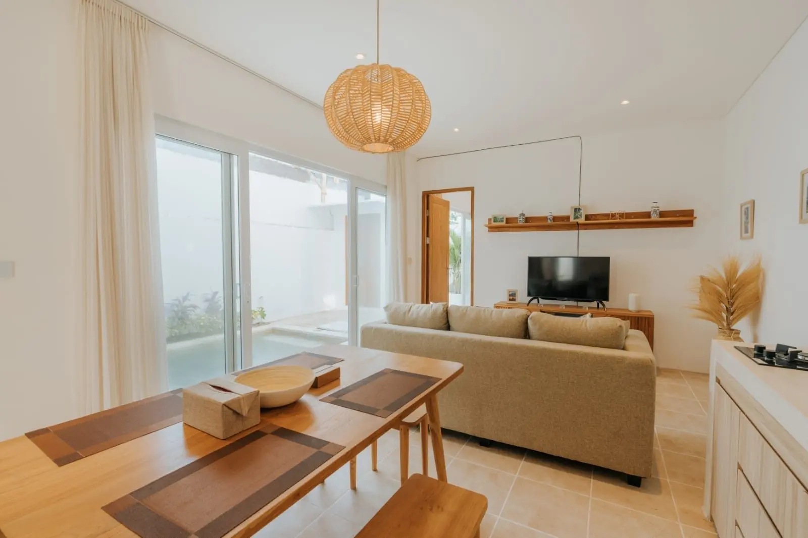 Stylish modern villa Cemagi — image 1