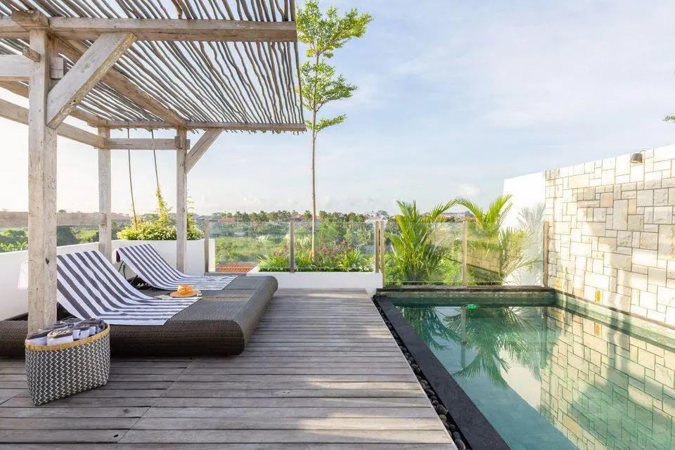 beautifully designed 3-bedroom townhouse — image 1