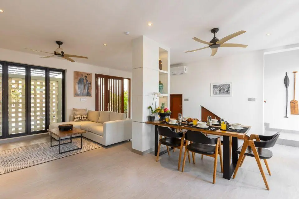 beautifully designed 3-bedroom townhouse — image 4