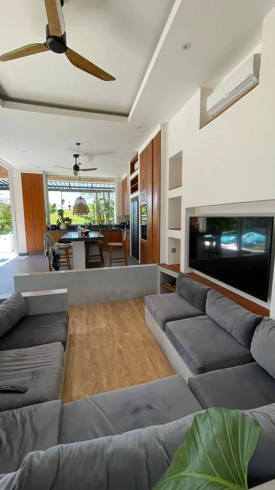 4BR plus 1 Children Bedroom Villa in Pererenan — image 2