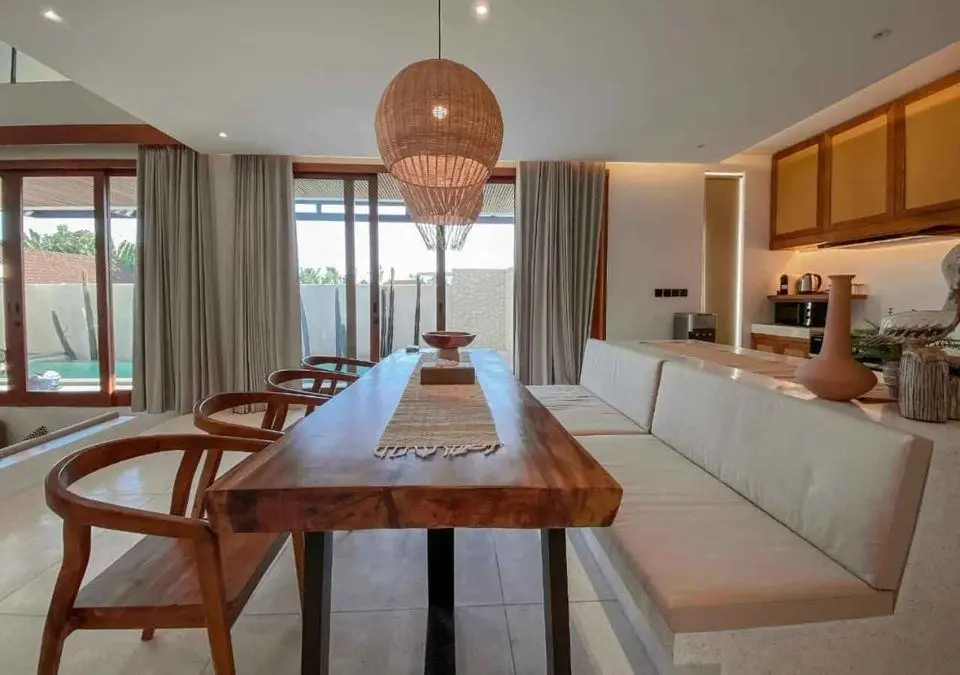 4 BEDROOM MINIMALIST SEMI-MODERN VILLA IN PERERENAN AREA. — image 3