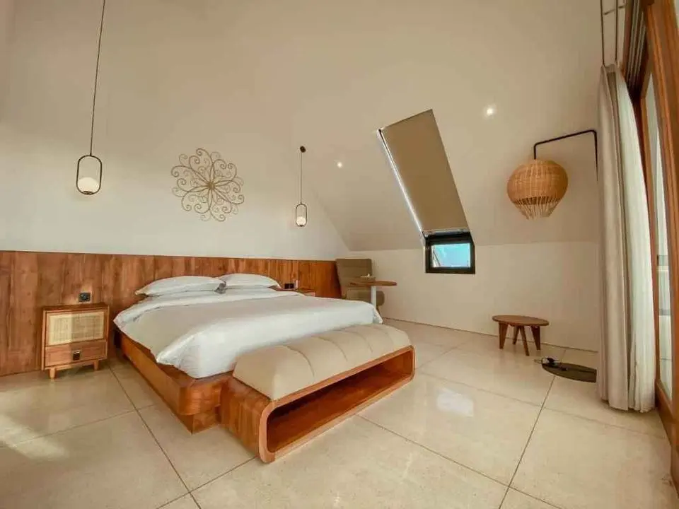 4 BEDROOM MINIMALIST SEMI-MODERN VILLA IN PERERENAN AREA. — image 2