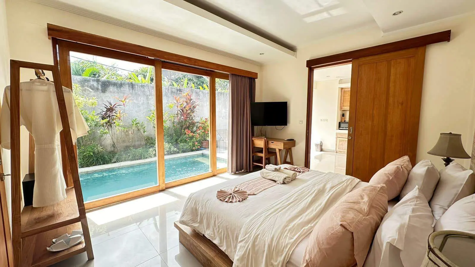 1 bedrooms private villa