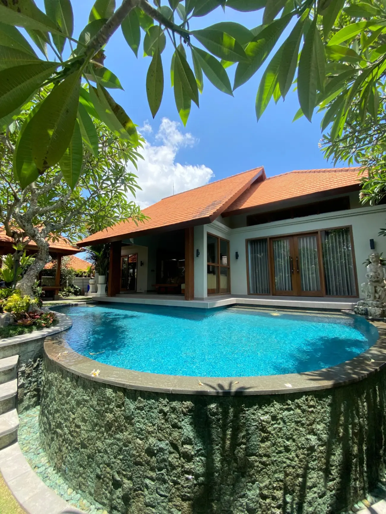 Villa 4 bedroom Luxurious in Pantai Lima Pererenan