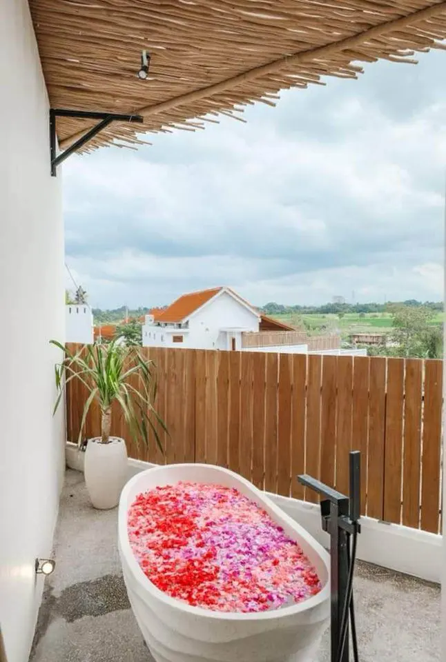 Rare Opportunity Villa — image 3