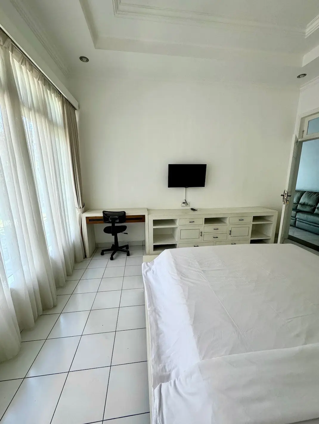1 Private Room at shared villa (Batu Bolong) — image 2