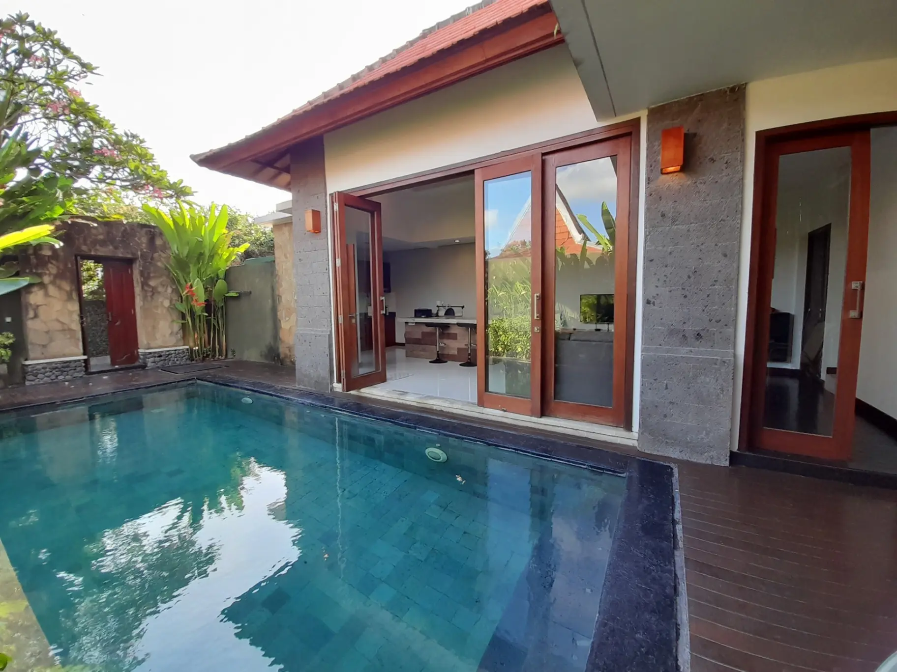 2 BEDROOM IN UMALAS — image 2