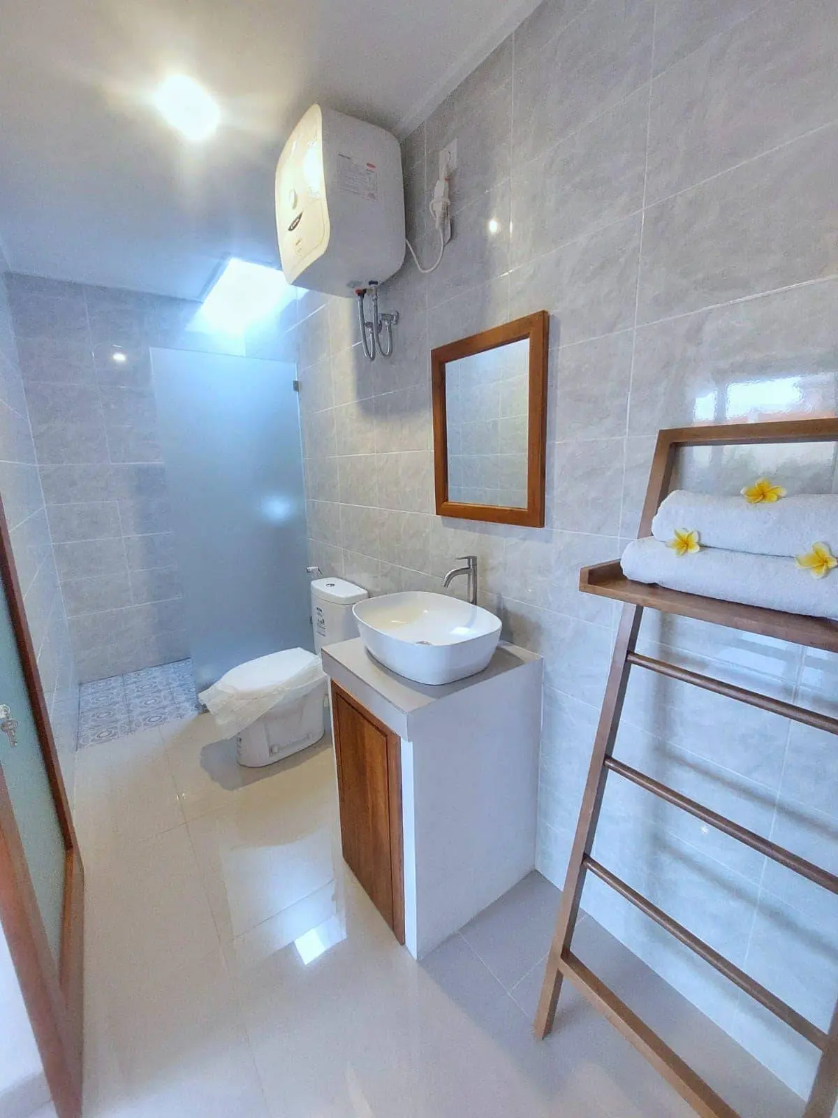 Brand new villa in Babakan — image 4