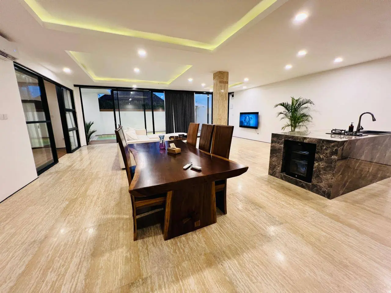 Luxury 5BR Villa at Uluwatu Jimbaran — image 3