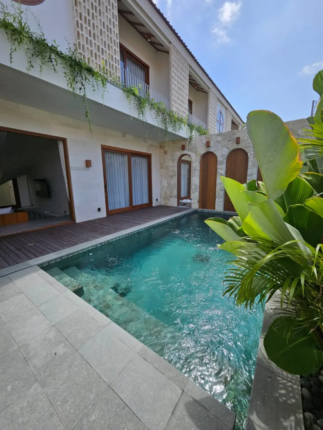 Sanur beachside 3 bed rooms villa available for monthly and leased hold sale