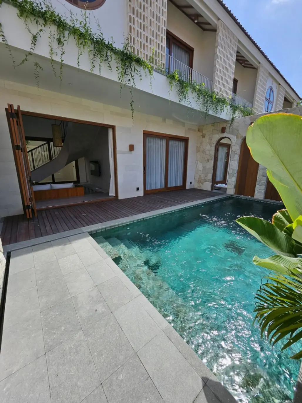 Sanur beachside 3 bed rooms villa available for monthly and leased hold sale — image 2