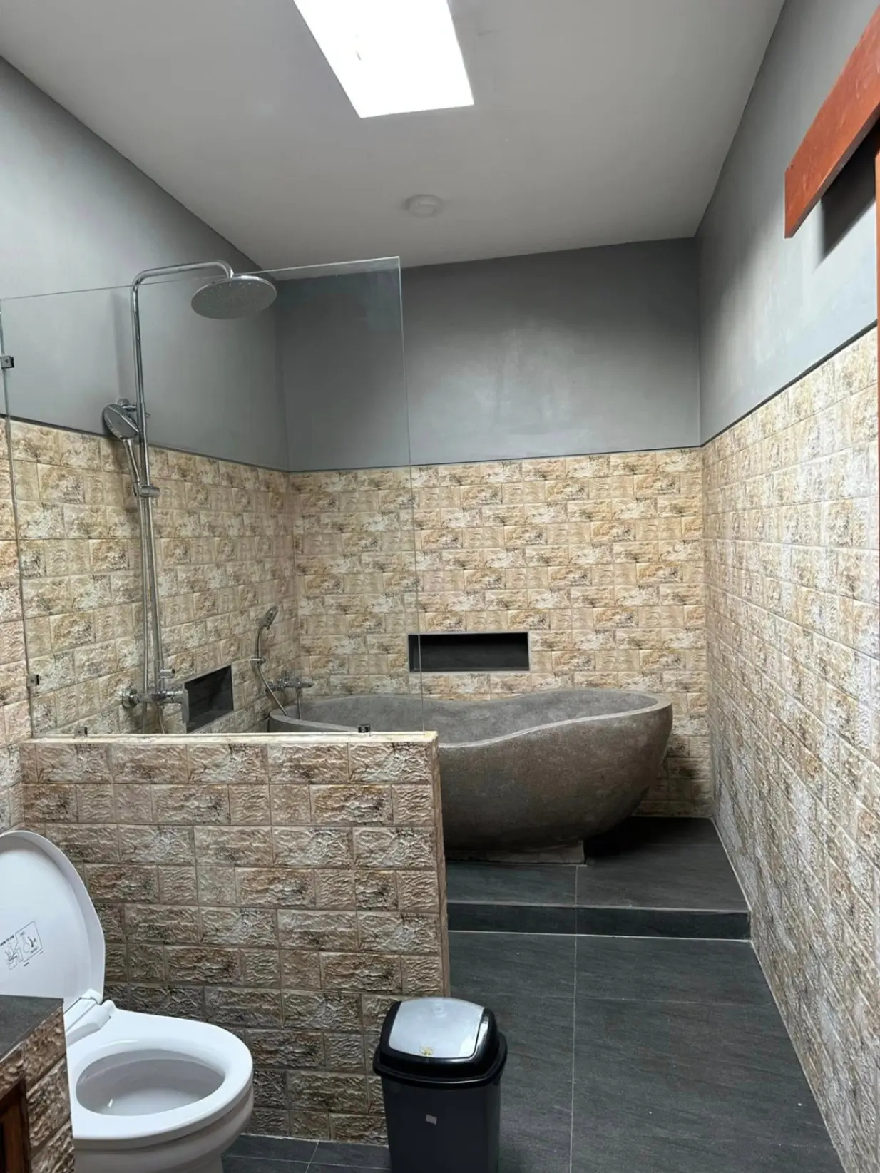 villa with swimming pool — image 3