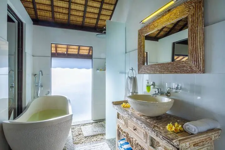 2 KING SIZE BEDROOM WITH ENSUITE AND BATH ENCLOSED CHEF'S KITCHEN JIMBARAN
