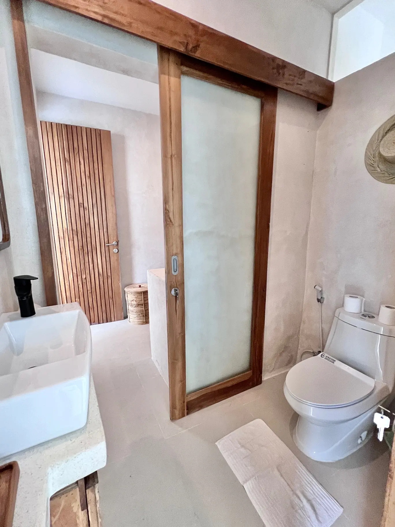 MODERN 1BR VILLA IN TUMBAK BAYUH — image 3