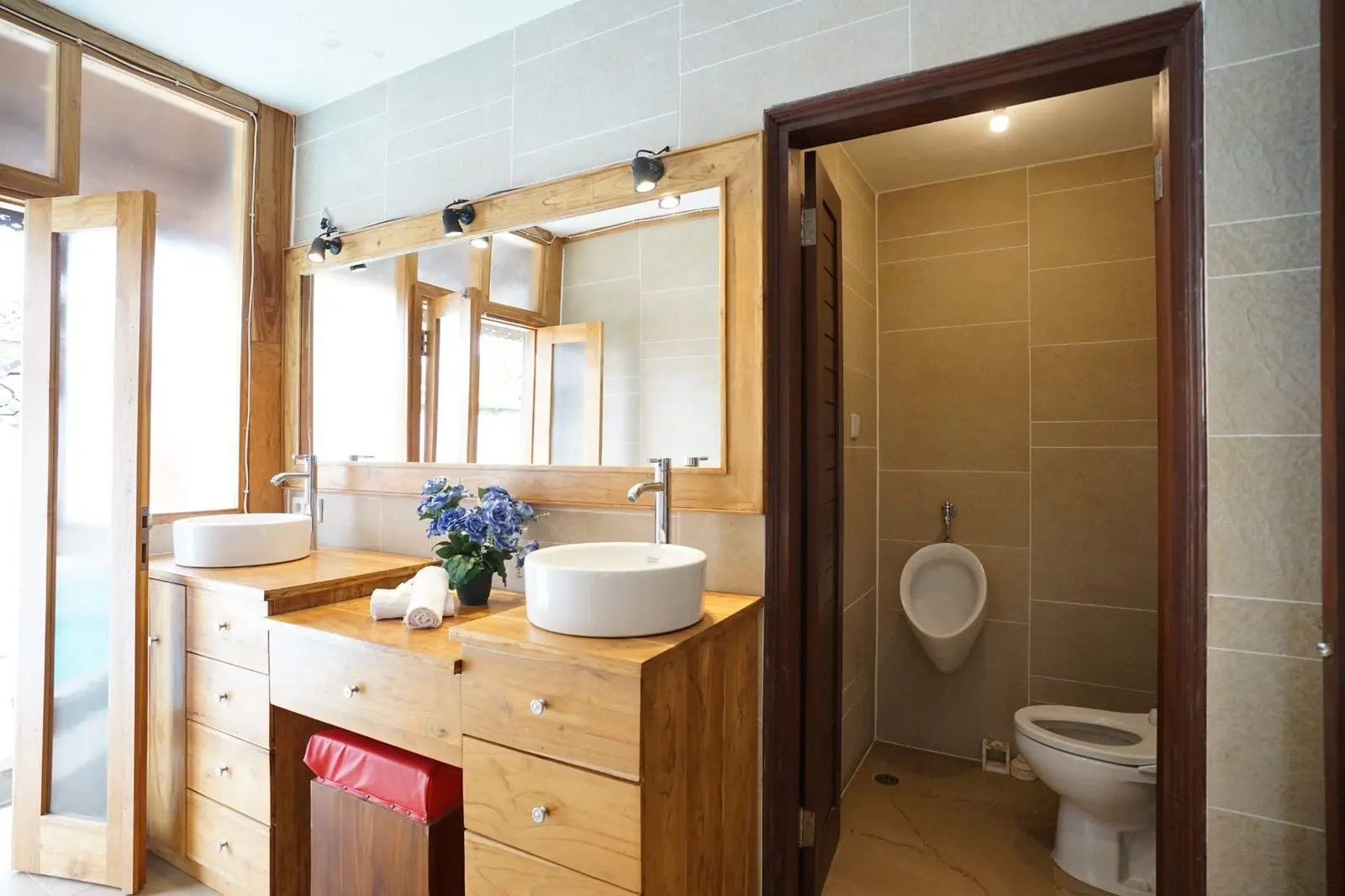 4 bedrooms villa - min 3 years — image 1