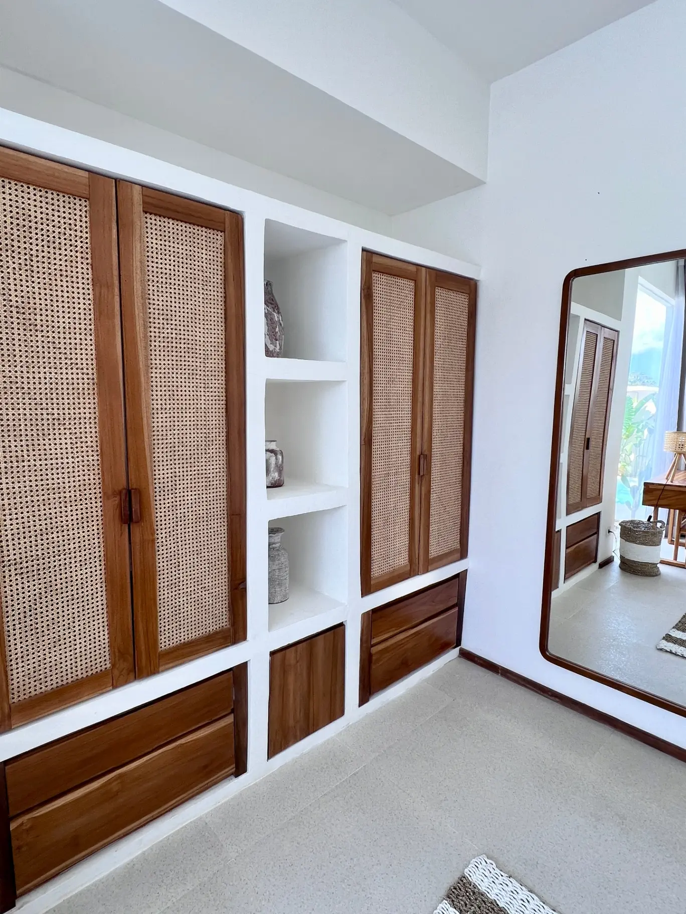 Modern 1BR Villa with Rooftop in Tumbak Bayuh — image 4