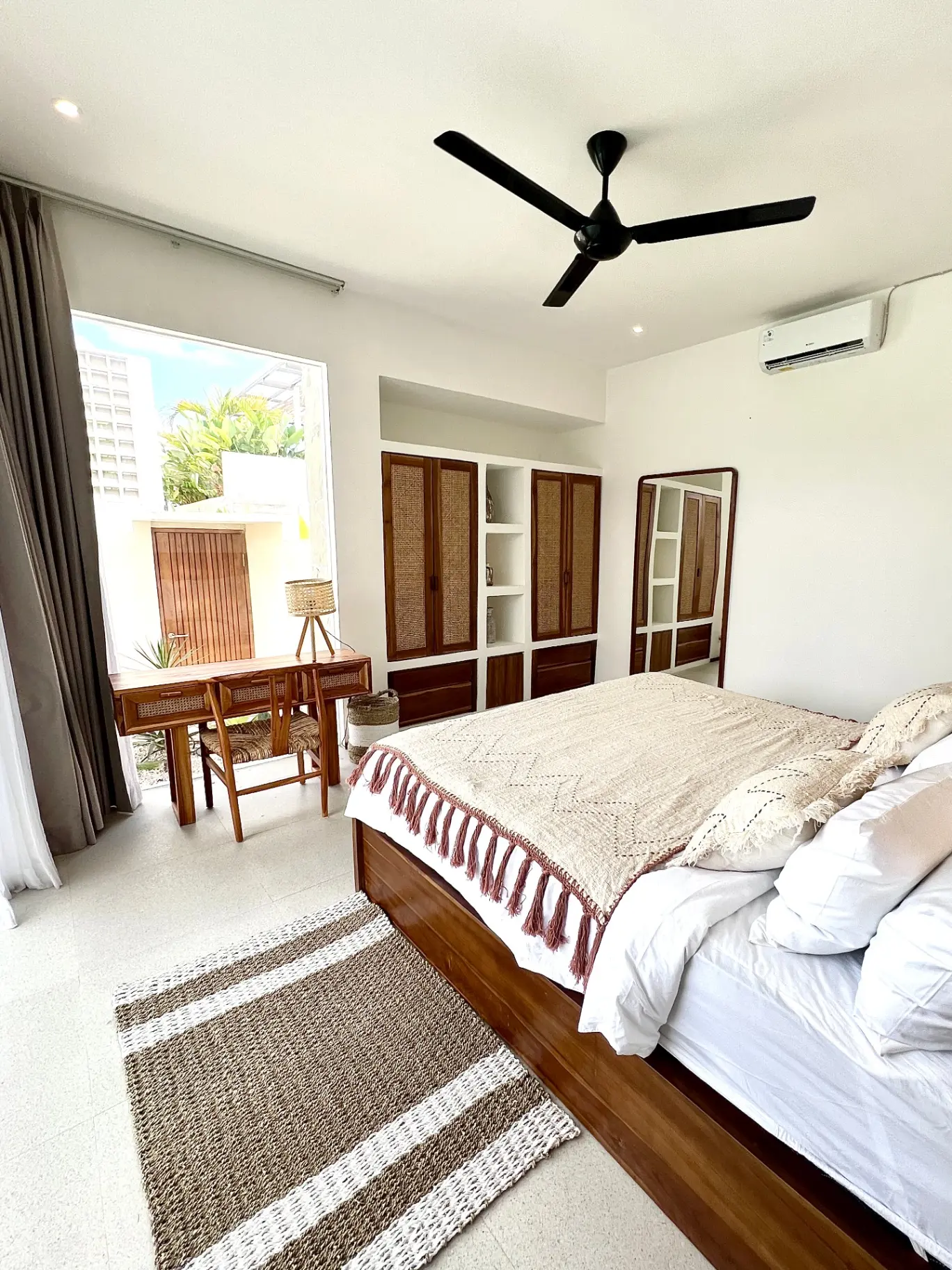 Modern 1BR Villa with Rooftop in Tumbak Bayuh — image 3
