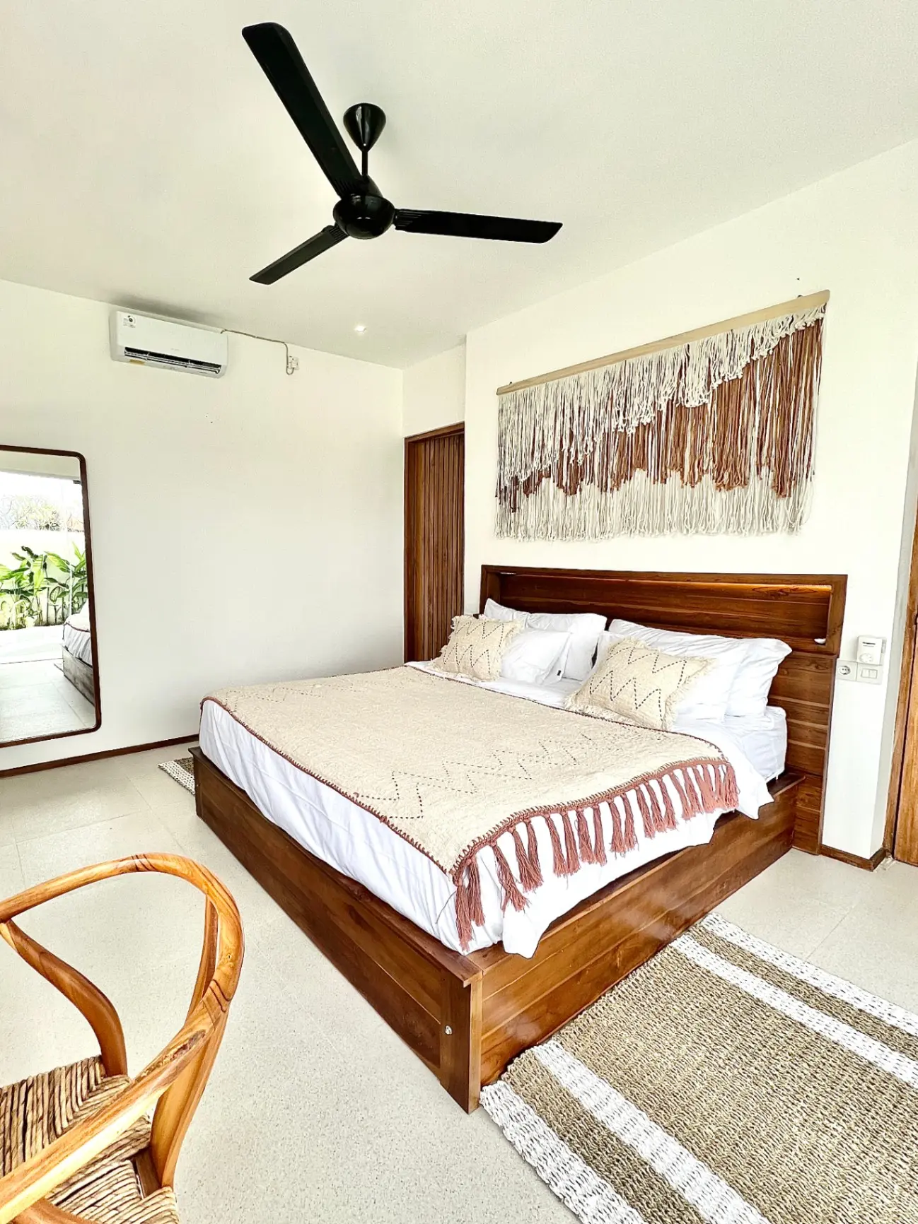 Modern 1BR Villa with Rooftop in Tumbak Bayuh — image 1