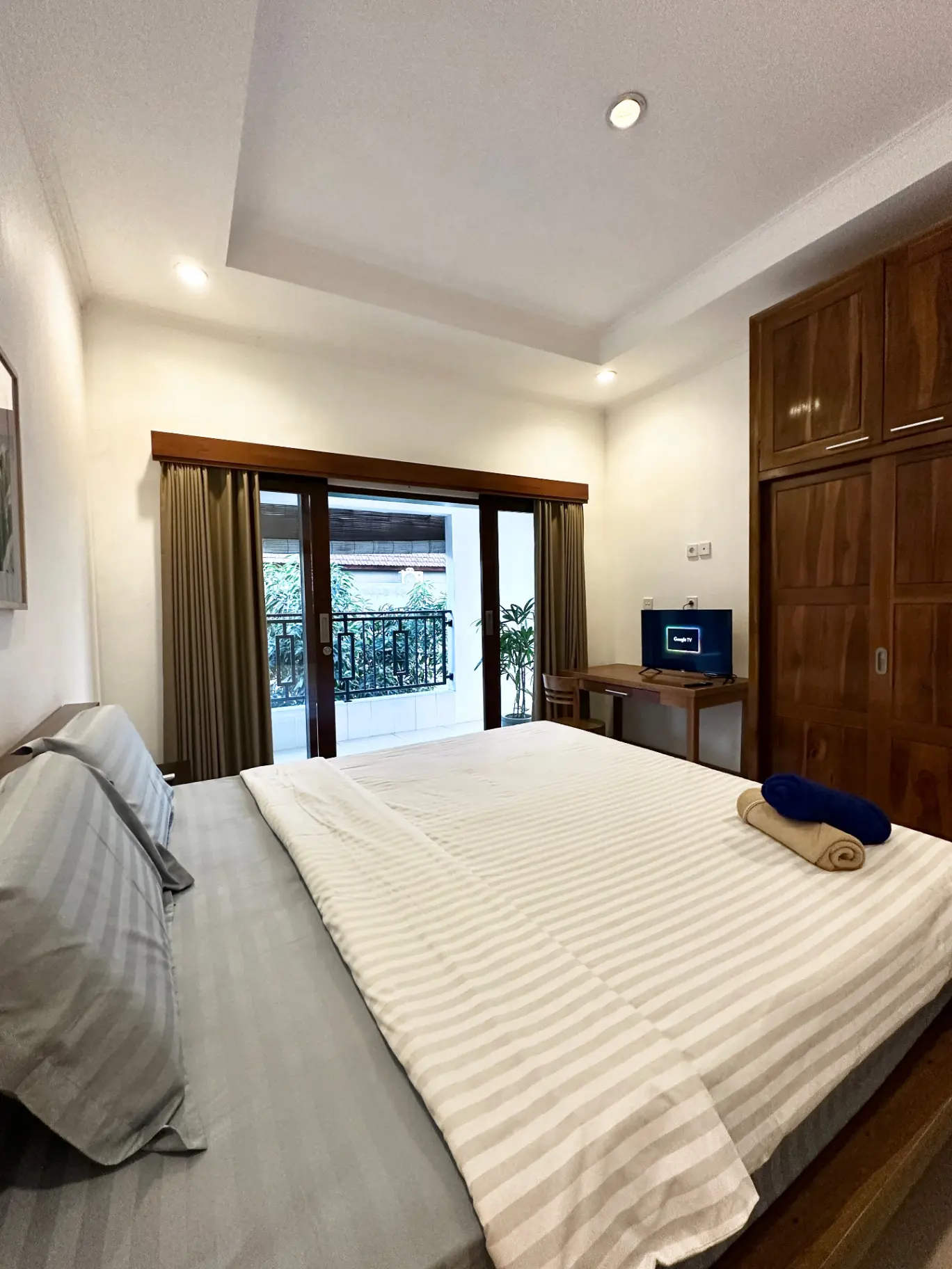 Private Serene Guesthouse in Canggu – Room With Balcony with Fast WiFi Perfect for Digital Nomads — image 2