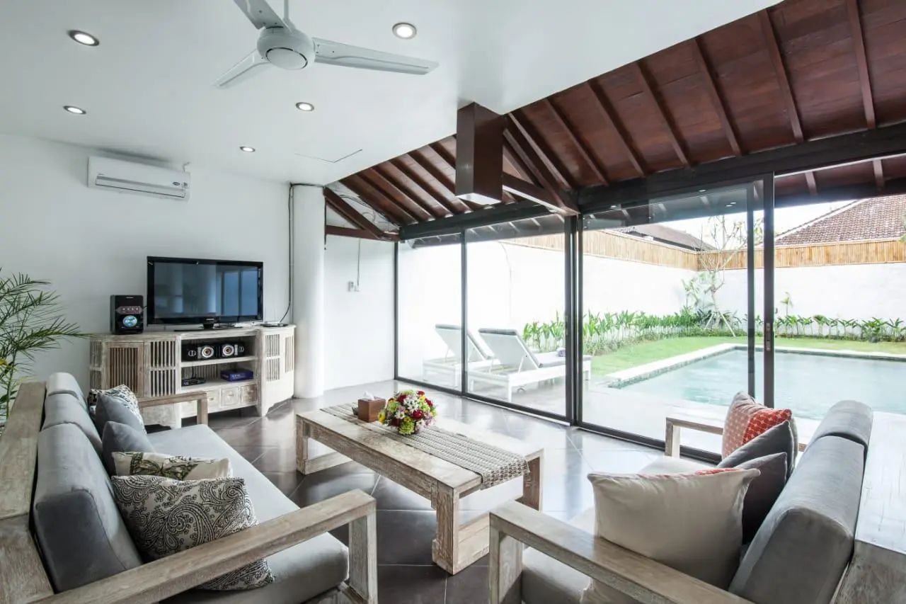 VILLA 4 BEDROOM + 1 STORAGE / MAID ROOM KEROBOKAN NEAR SEMINYAK — image 1