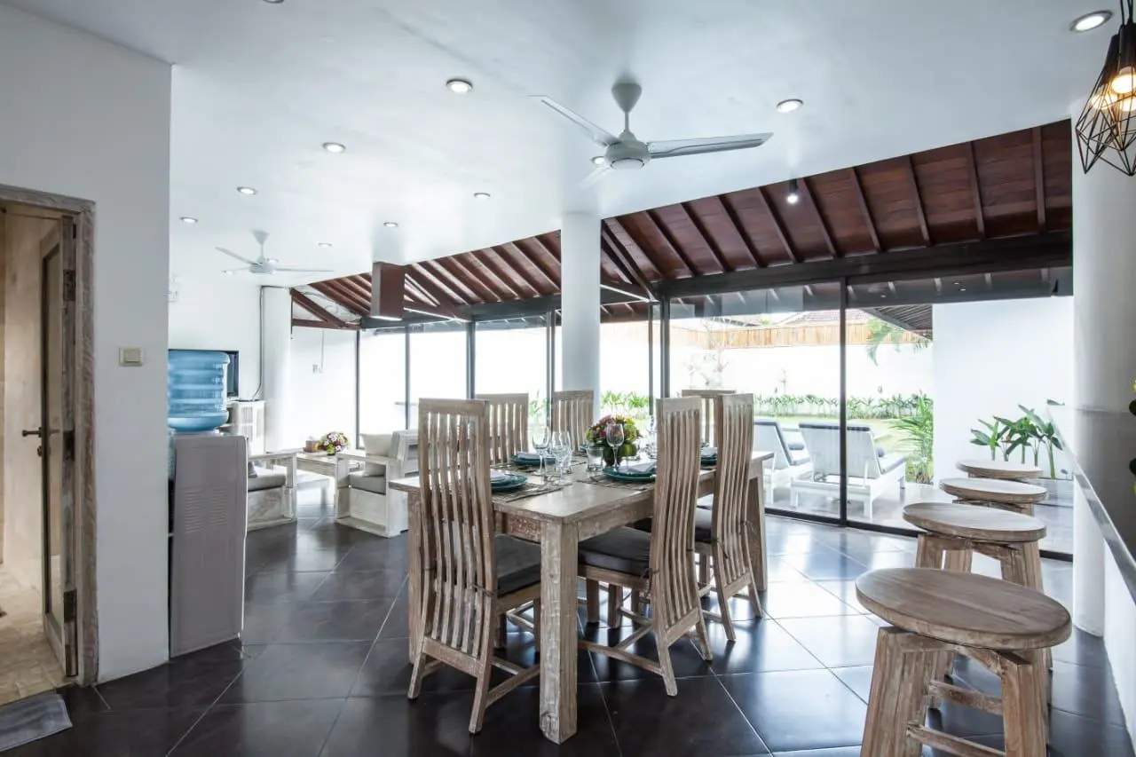 VILLA 4 BEDROOM + 1 STORAGE / MAID ROOM KEROBOKAN NEAR SEMINYAK — image 4