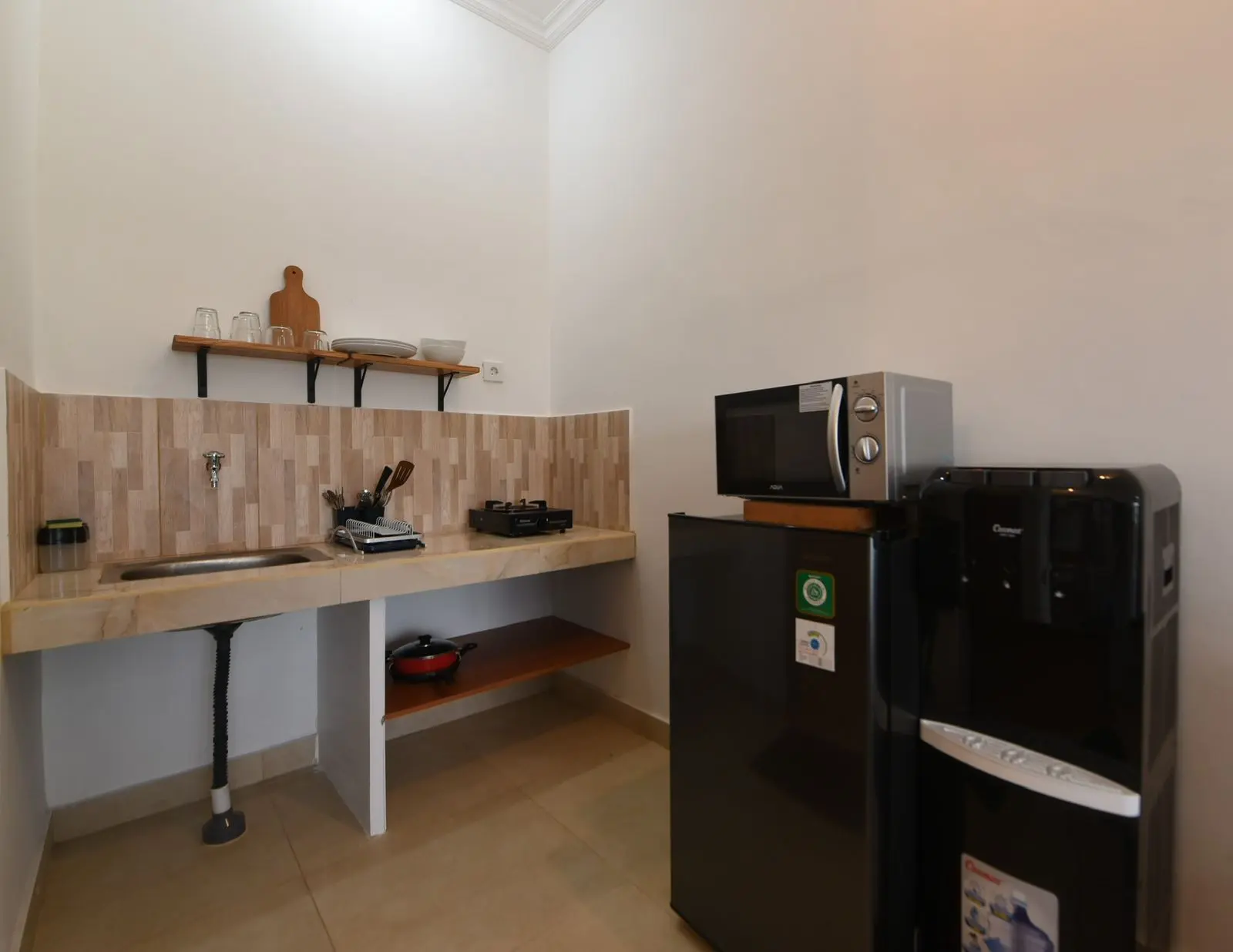PERERENAN PRIVATE KITCHEN AVAILABLE STUDIO APARTMENT — image 3