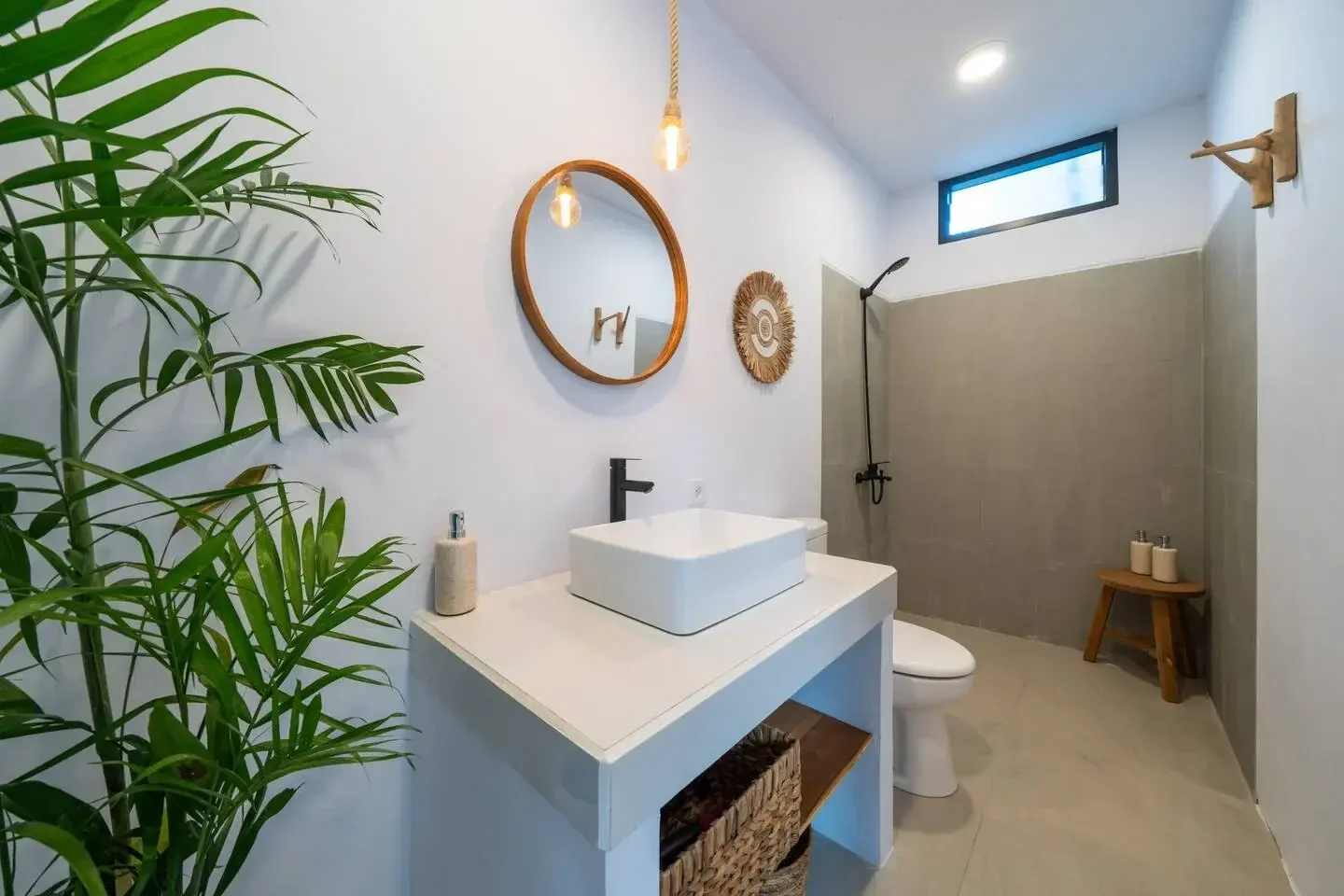 TROPICAL 3 BEDROOMS VILLA IN PERERENAN — image 4