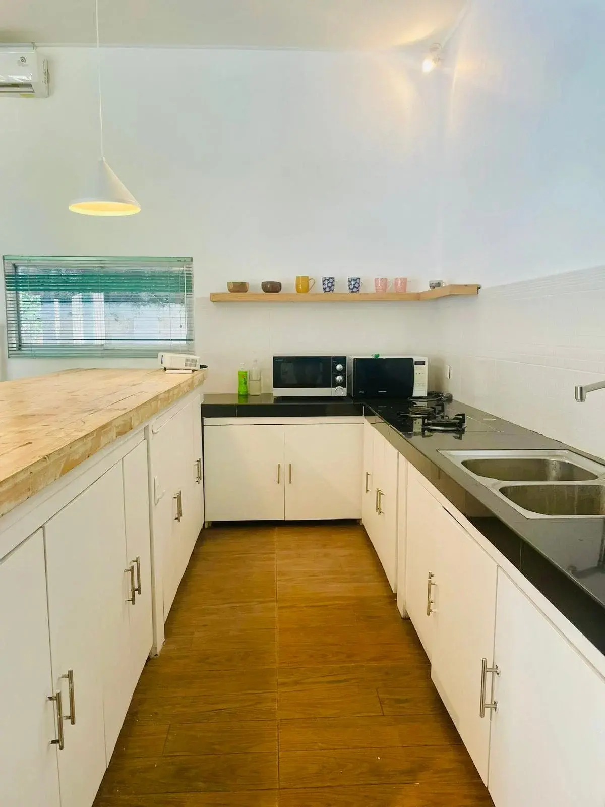 TROPICAL BALINECE VILLA IN PERERENAN 5 MINUTES FROM THE BEACH — image 2