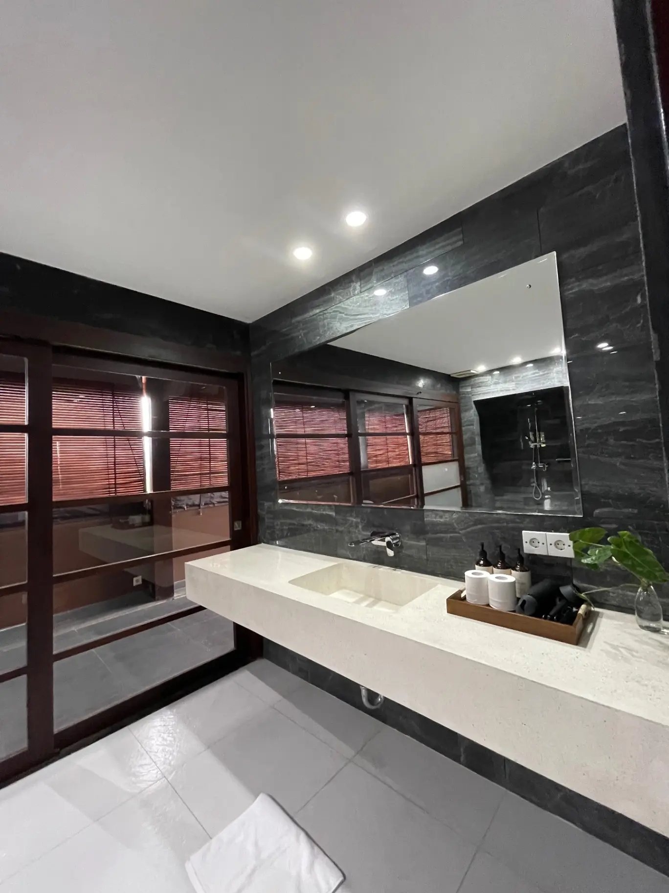 Hot List at PERERENAN no construction — image 2