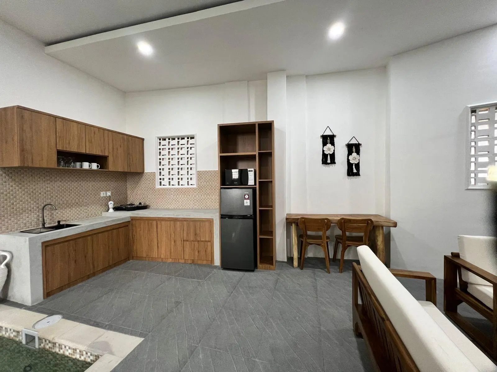 3BR Brand new Villa at Pererenan quiet area no construction nearby and with beautiful rice field view — image 3