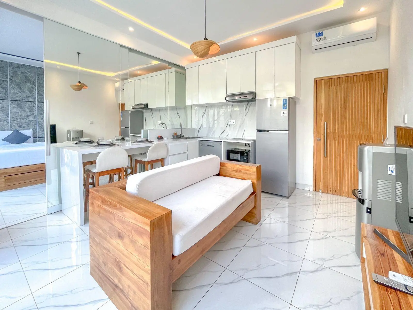 1BR Private Villa with Private Pool at Seminyak closed to the Beach — image 1