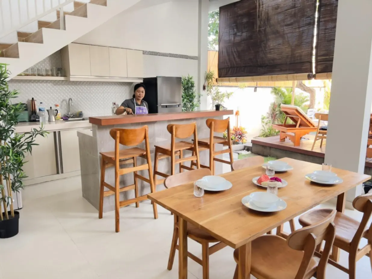 1 or 2 Bedroom Available in 3br villa Pererenan — image 2