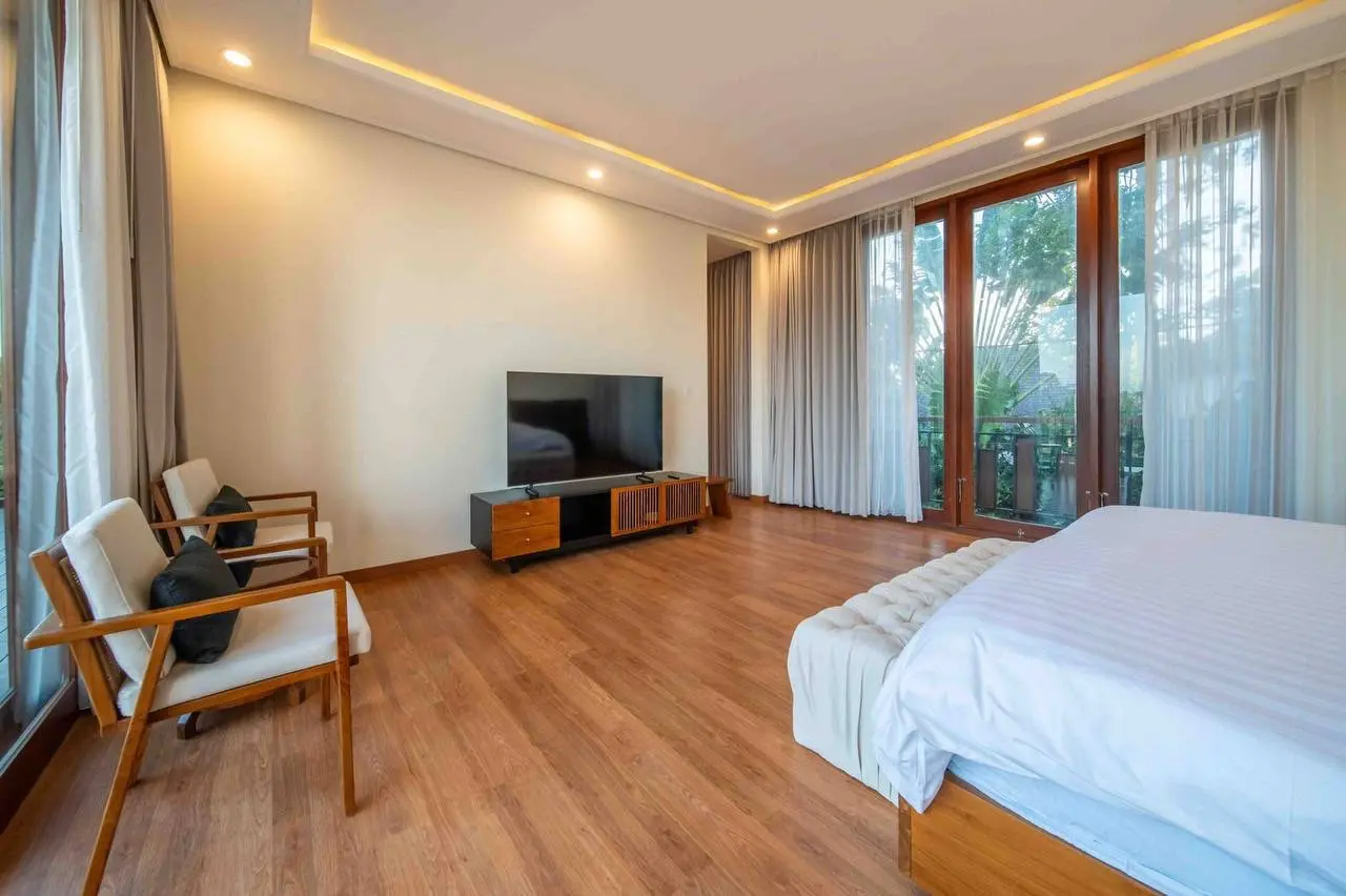 5 bedrooms villa in Kerobokan — image 3