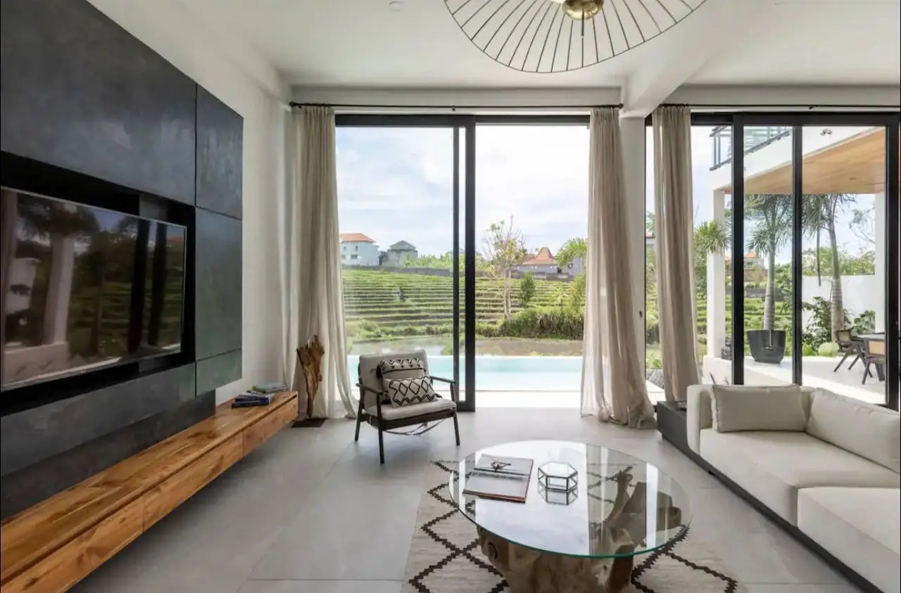 New 3 bedroom villa in Canggu — image 2