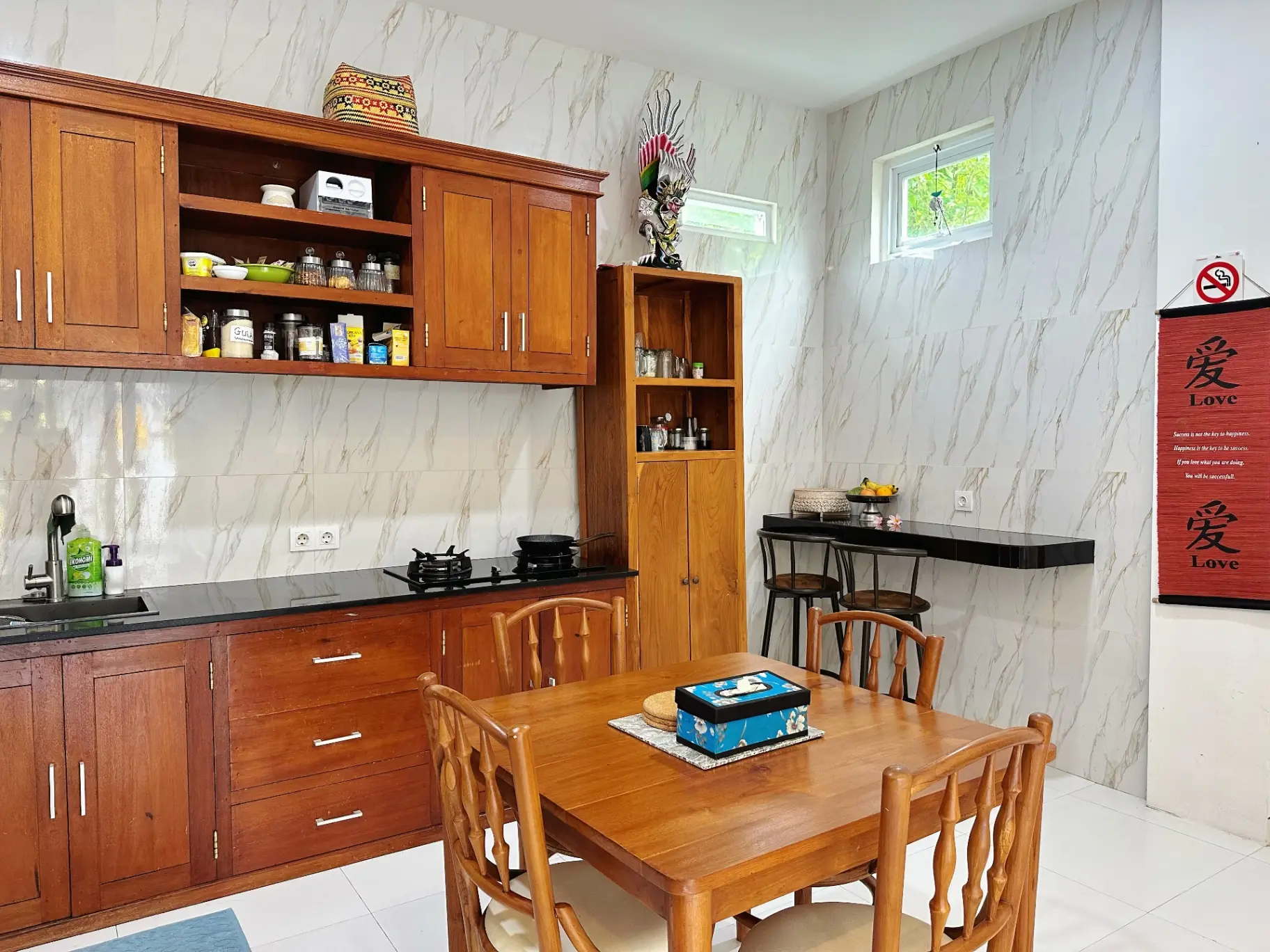 Villa Shantia 5 Minutes Walking to Double Six Beach — image 2