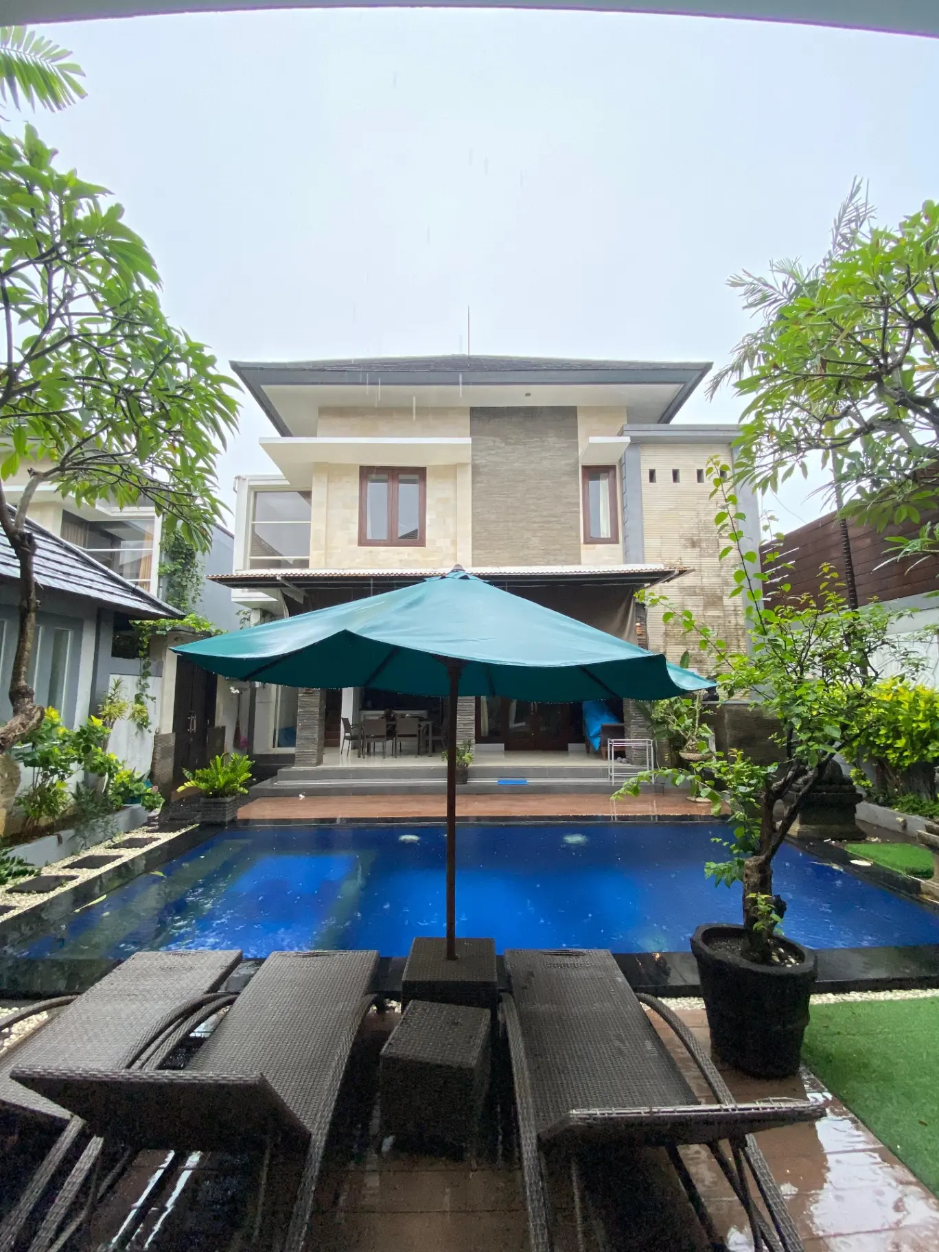 Villa 4 Bedroom In Seminyak close to Double Six Beach