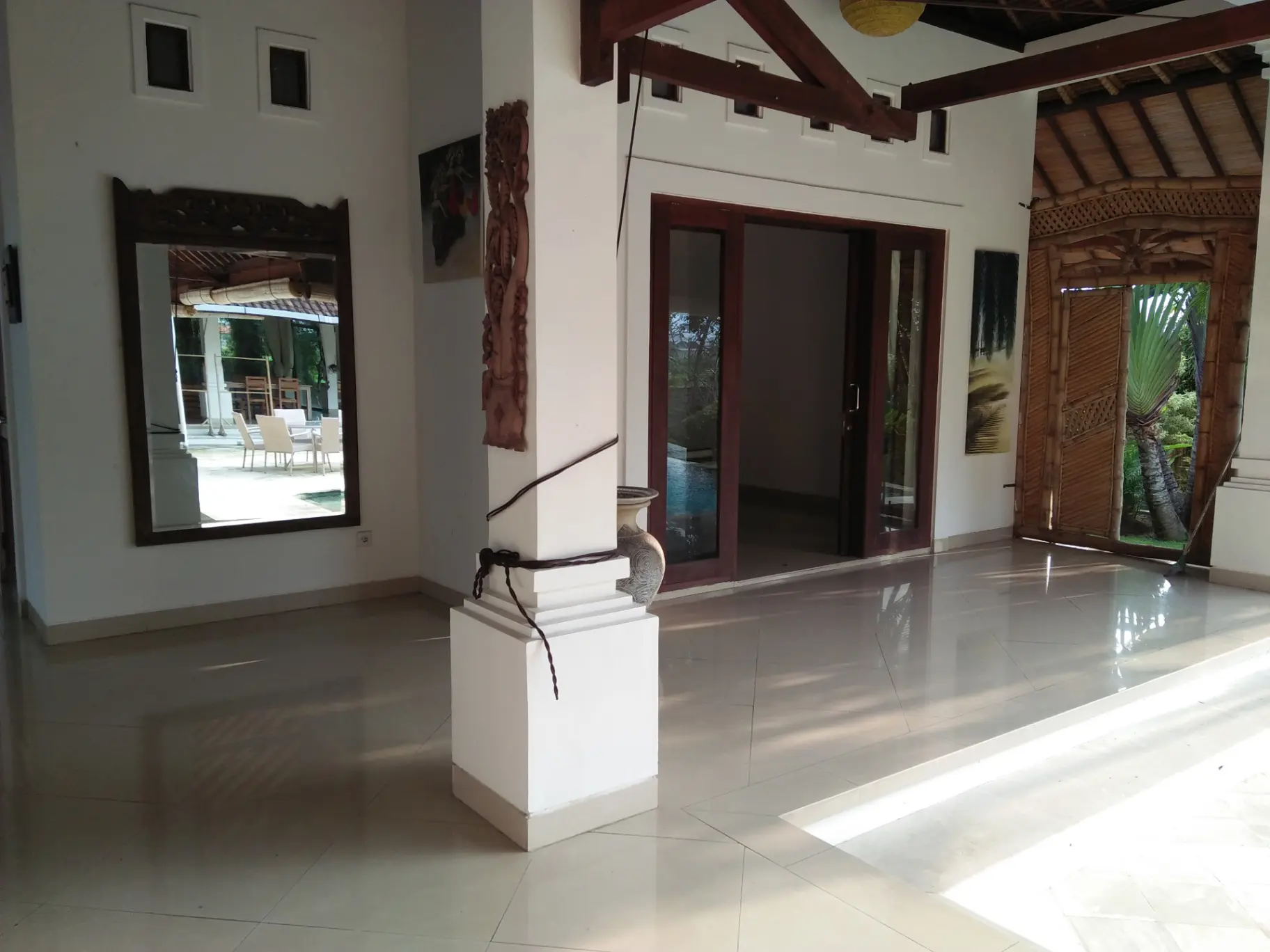 Simple villa with big garden — image 4