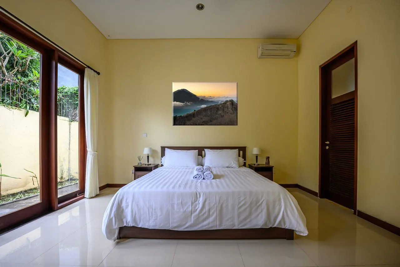 3 Bedroom Villa In Sanur walking to beach for Yearly Rent — image 2