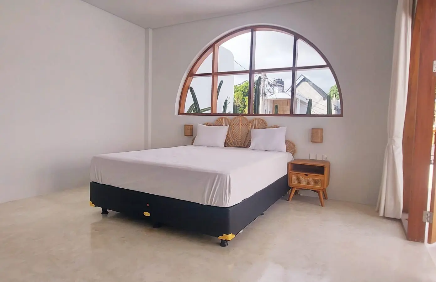 Chic-Stylish Villa — image 3