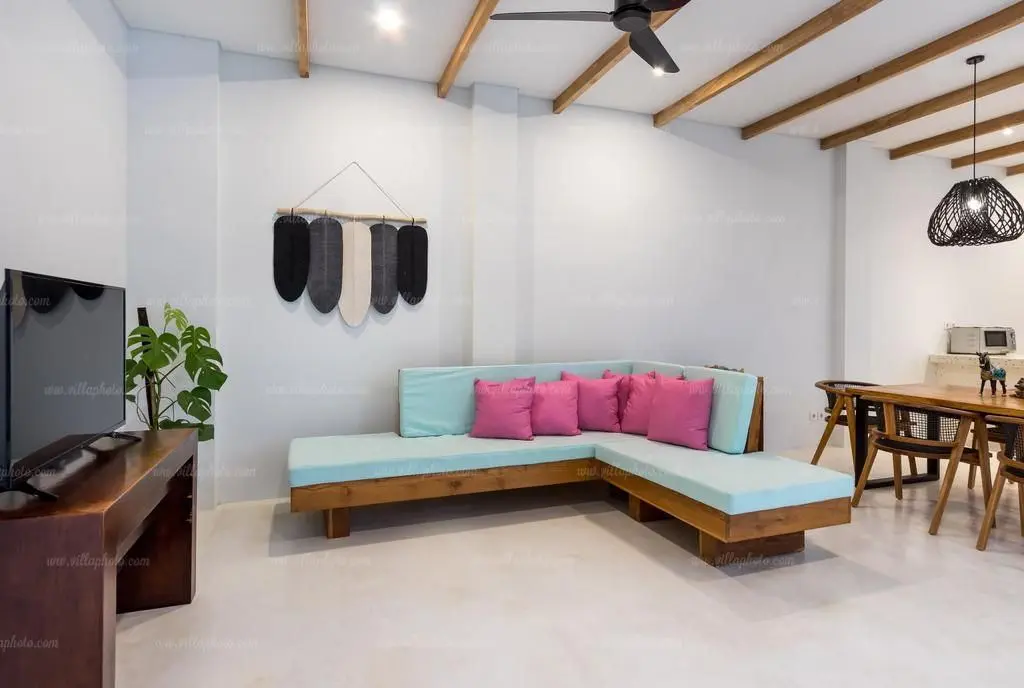 Chic-Stylish Villa — image 1