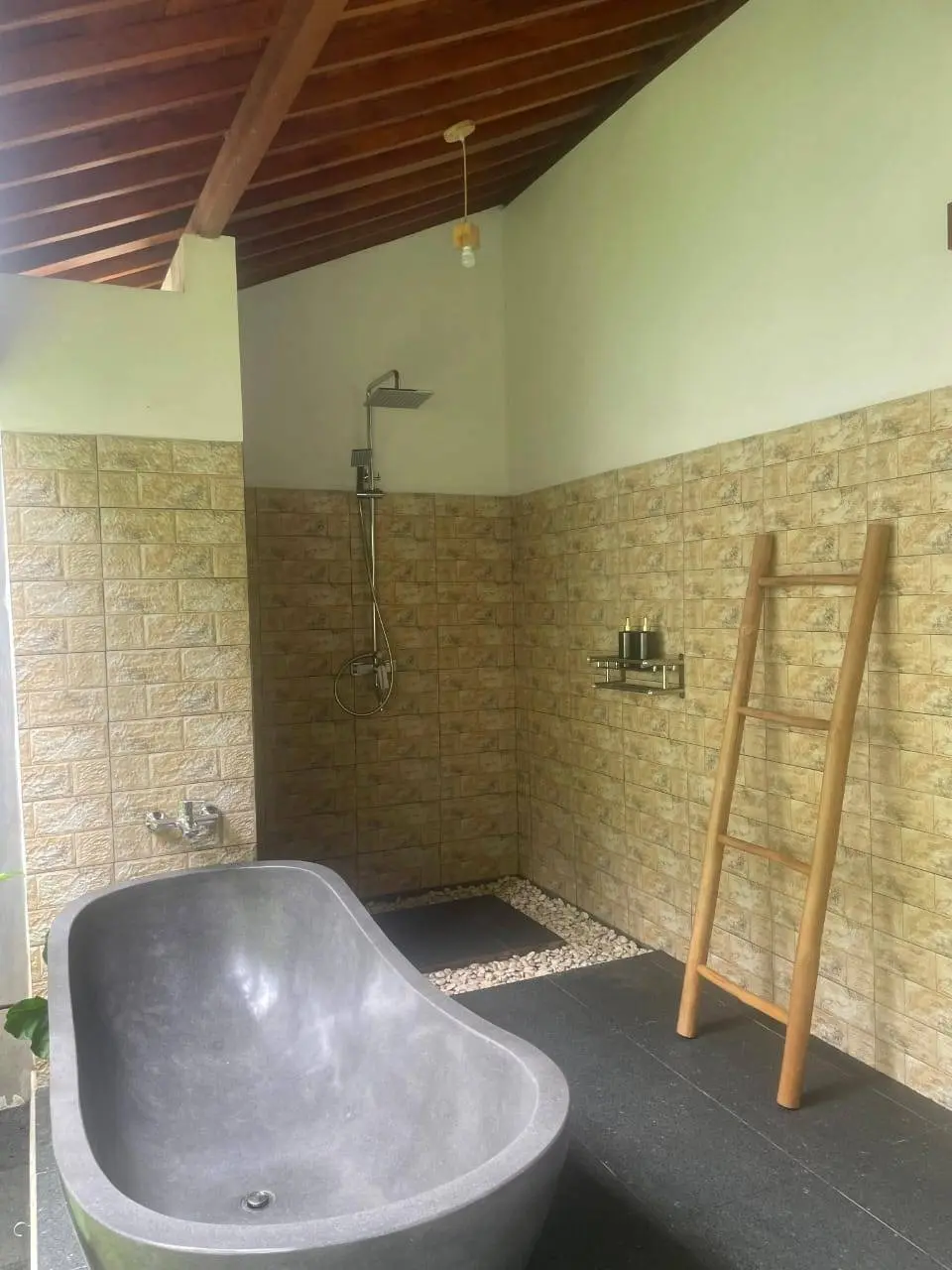 madia villa — image 4
