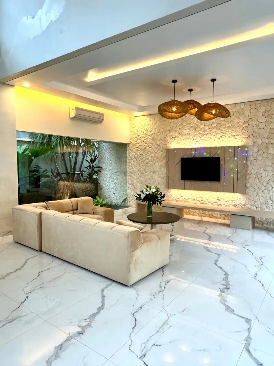 1 Room in a 3 Bdr Villa Canggu — image 2