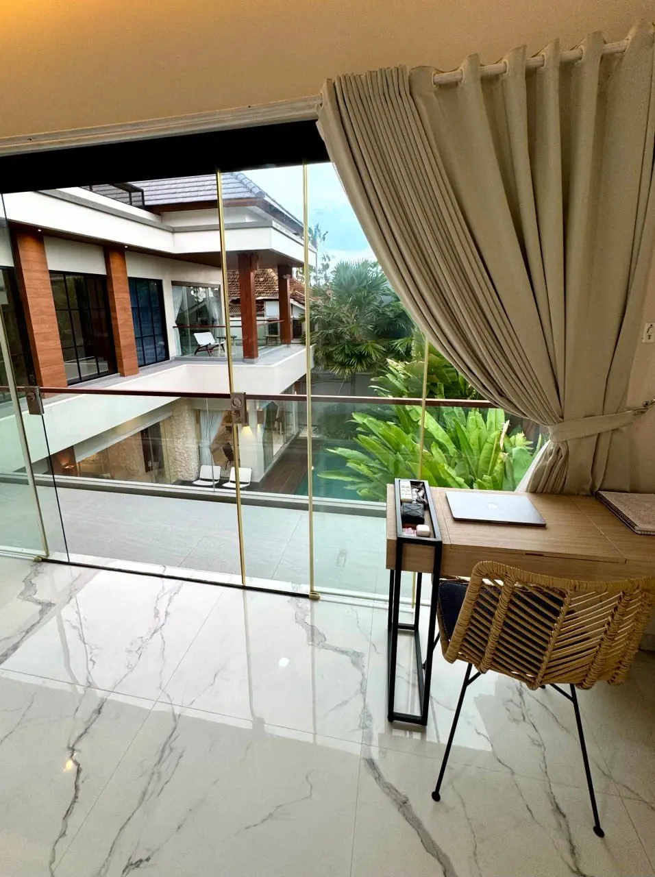 1 Room in a 3 Bdr Villa Canggu — image 1
