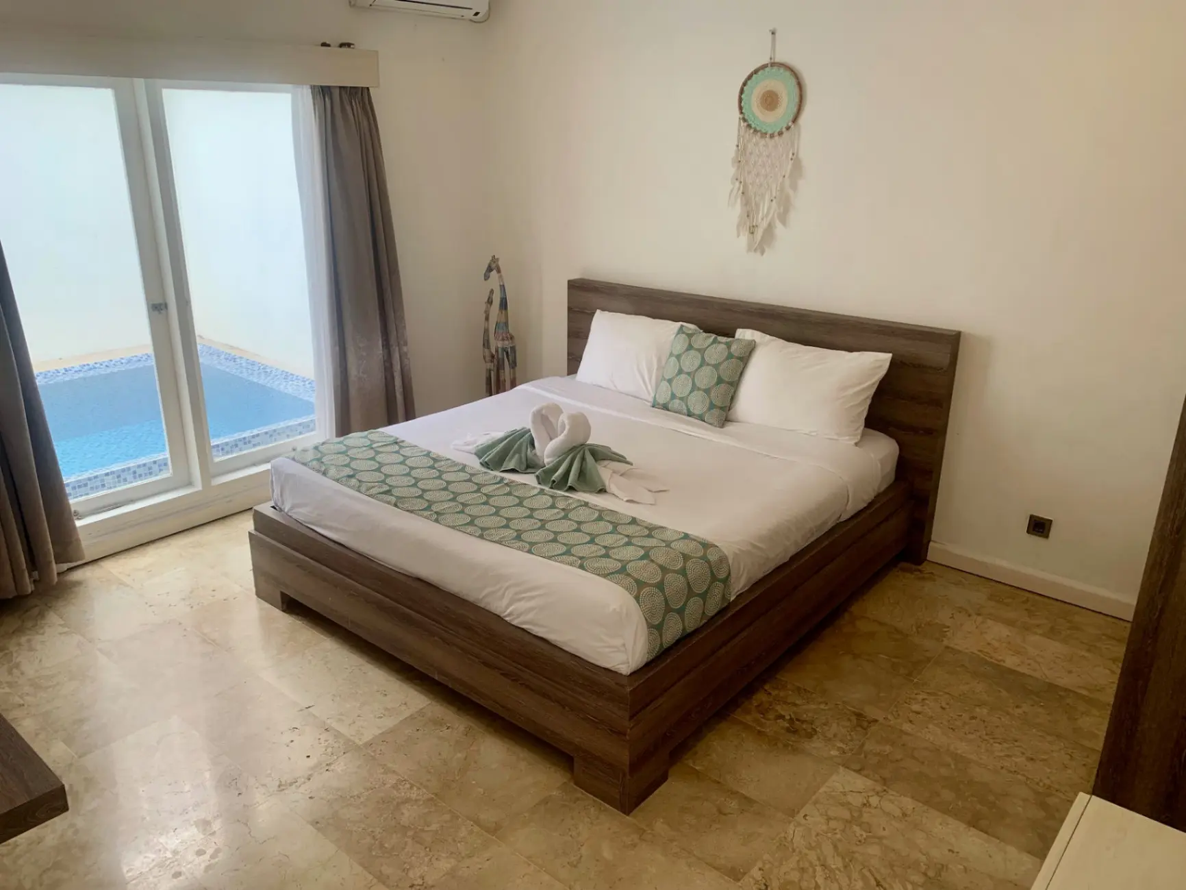 Master Suite in Pool Villa - Ideal for Entertaining — image 3