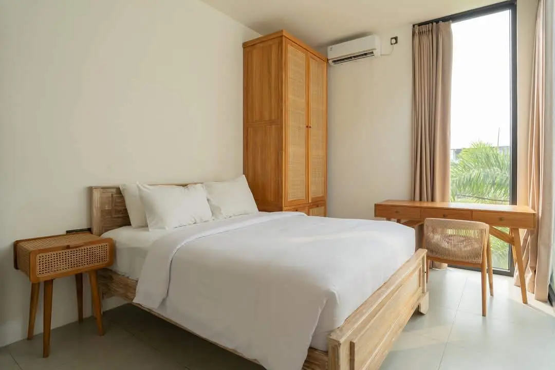 4 BEDROOM ELEGANT VILLA IN THE HEART OF CANGGU BATU BOLONG — image 4