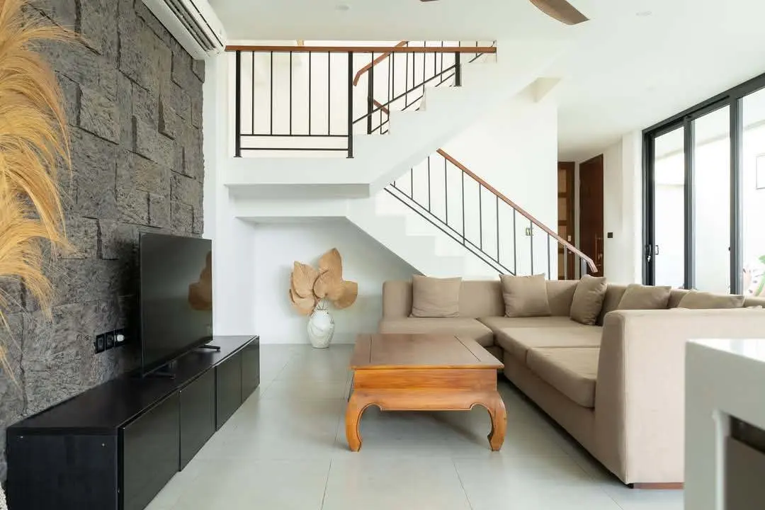 4 BEDROOM ELEGANT VILLA IN THE HEART OF CANGGU BATU BOLONG — image 1