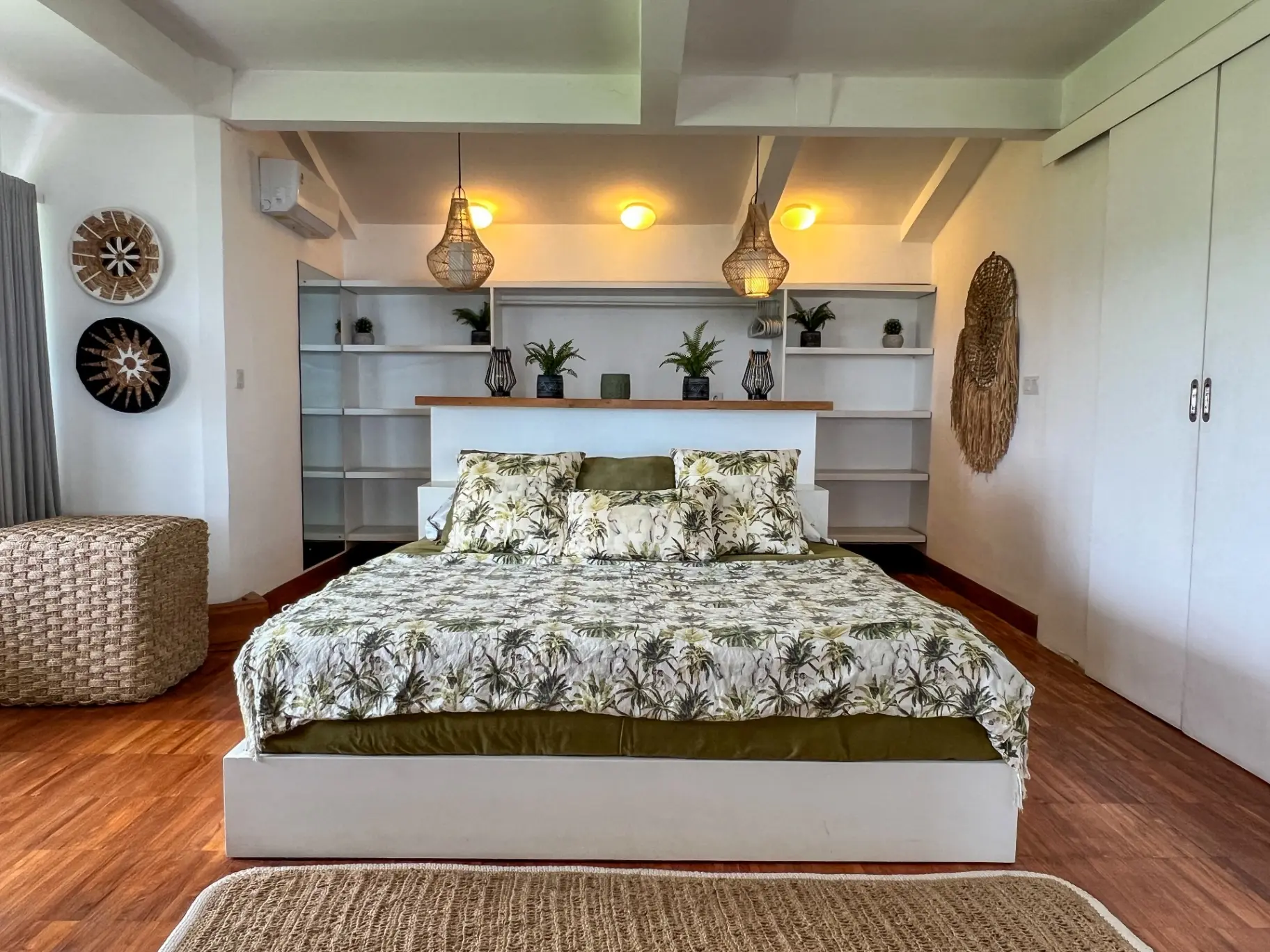 Beachside Penthouse - Kedungu — image 3