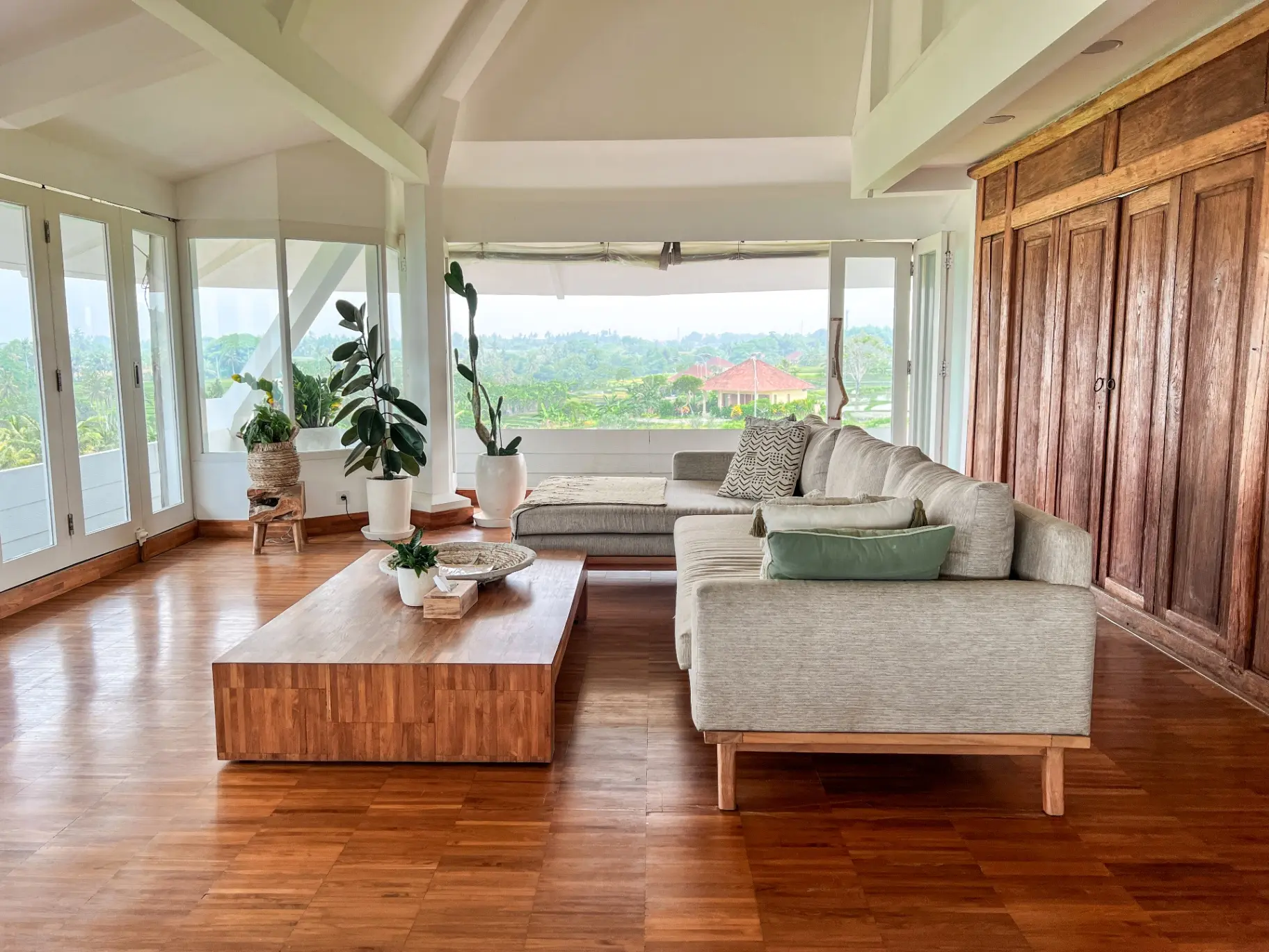 Beachside Penthouse - Kedungu — image 2