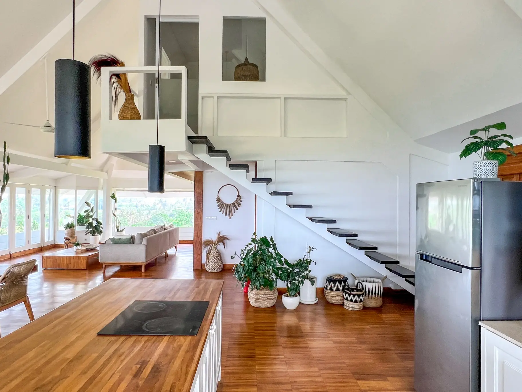 Beachside Penthouse - Kedungu